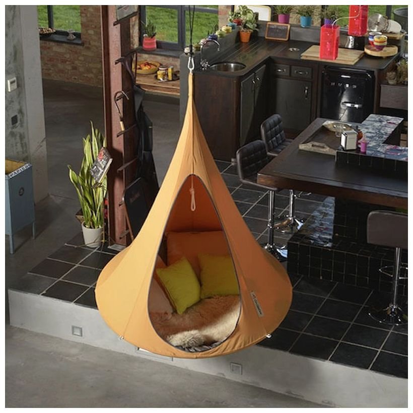 Double hanging outlet cacoon