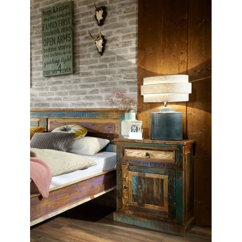 alt="rustic bedroom furniture"